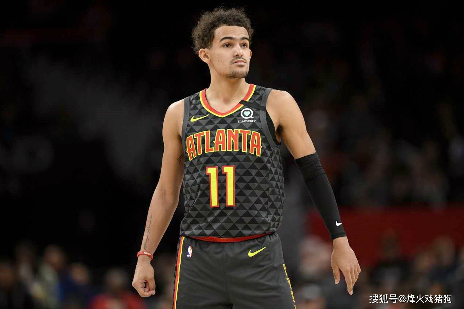 伯尔尼主帅谈骚乱：维拉球员在看台下庆祝，球迷认为被挑衅了