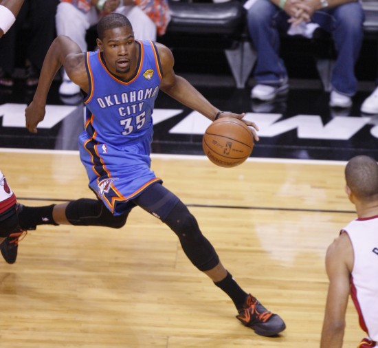 记者：埃贝尔明确表示，只有于帕离队拜仁才会签卢克巴