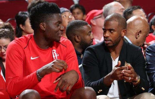 见证！国乒队员登上领奖台