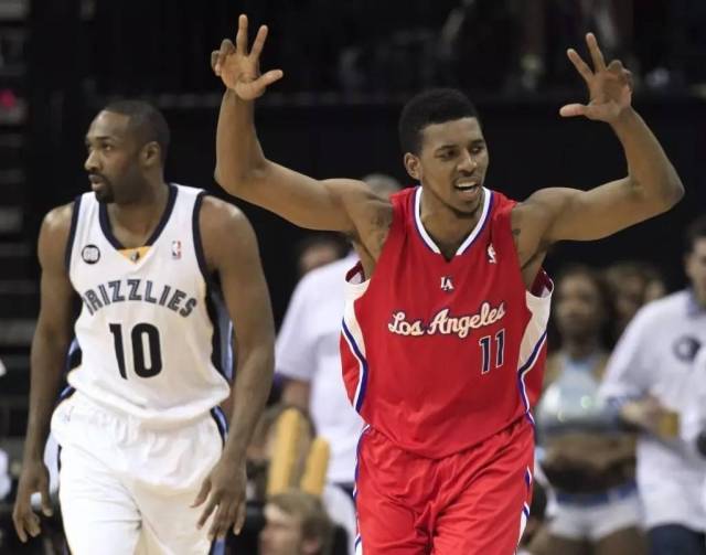 内马尔回应夜店传闻，坦言膝伤恢复艰难获心理援助