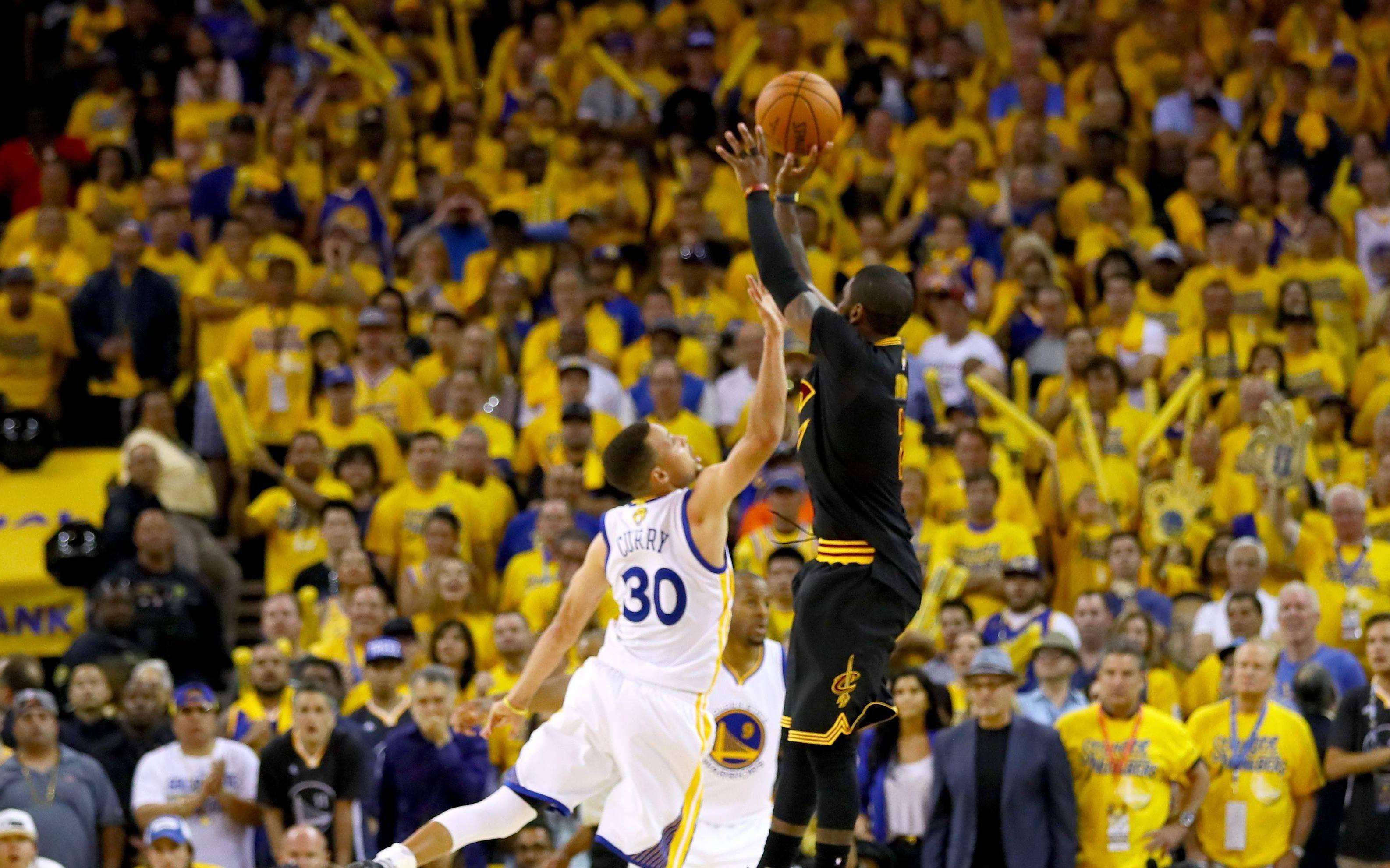 詹皇首秀：姆博莫曼联生涯首场比赛表现总结